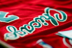 ¿Qué secretos esconde la tecnología de las camisetas de baloncesto en la era moderna?