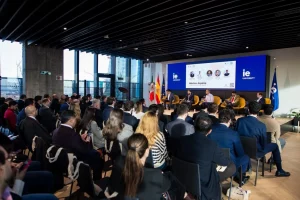 El prestigioso economista Diego García del Río participó junto a Néstor Camarillo, Senador de la República Méxicana, en una ponencia sobre inversión y economía en la prestigiosa IE University