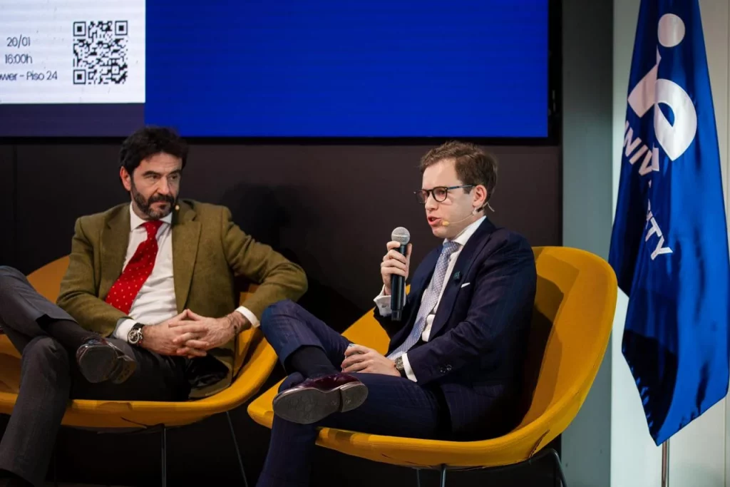 México–España. Claves para invertir y hacer negocio. IE University 4 México–España. Claves para invertir y hacer negocio. IE University. Ponentes